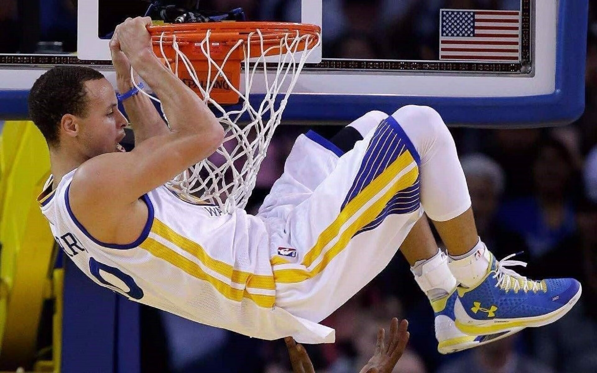 爱游戏赛事管理平台-宁王激战TL引热议，NBA总决赛前夕电竞与体育齐备战